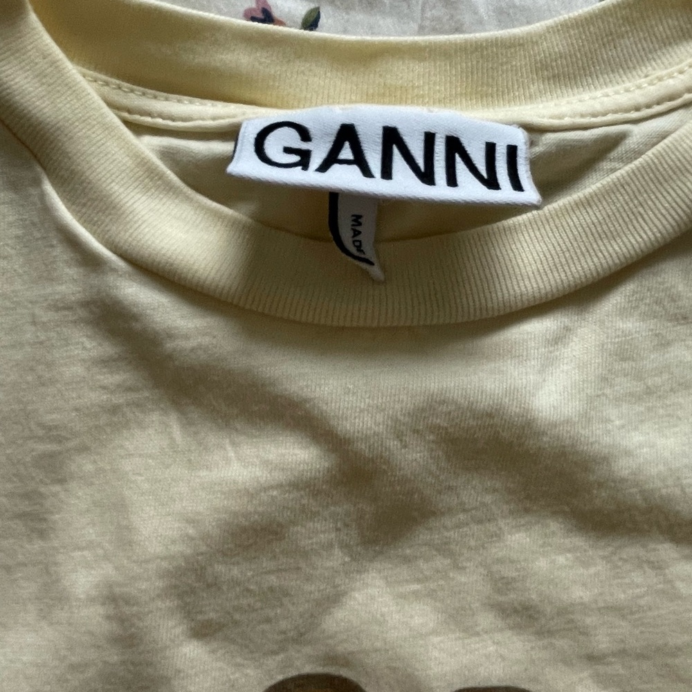 Ganni T shirt ( yellow smiley) hotel